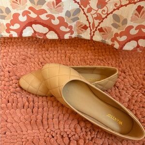 Wanted Women's Beige Quilted Flats NEW size 8
